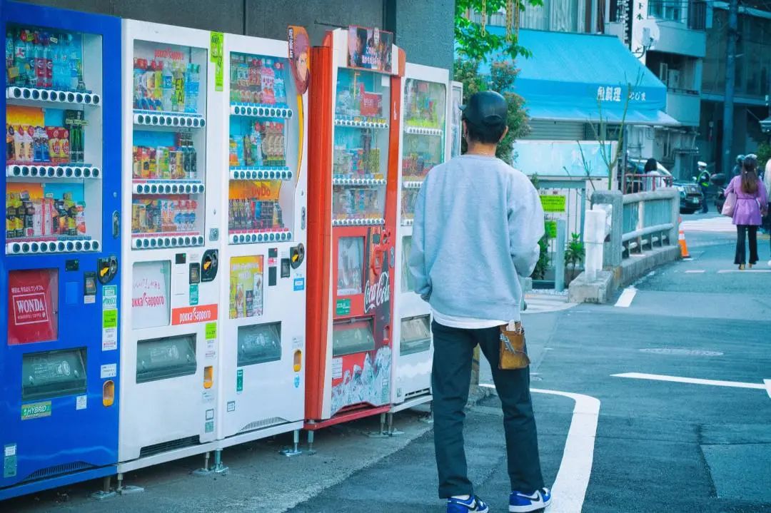 無接觸經(jīng)濟(jì)如潮涌動(dòng)，自動(dòng)售貨機(jī)迎來高光時(shí)刻