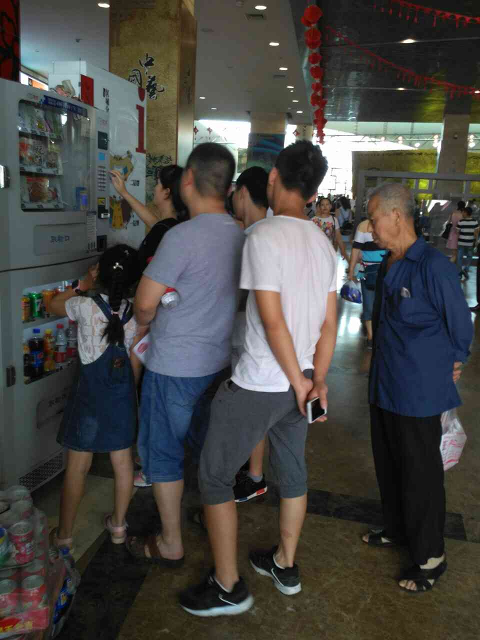 自動售賣機如何走進工廠(圖1) 自動售賣機如何走進工廠(圖1)