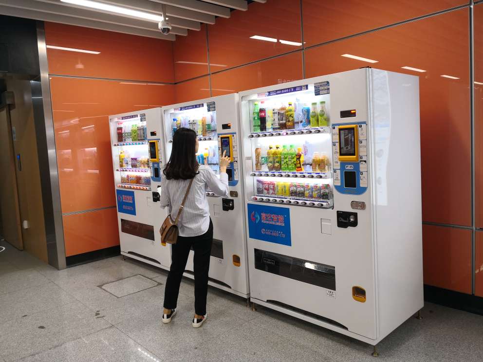 投放在學校的自動售貨機優勢有哪些?(圖1) 投放在學校的自動售貨機優勢有哪些?(圖1)